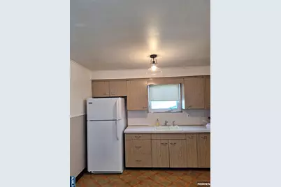 829 Elm Avenue, Ridgefield, NJ 07657 - Photo 13