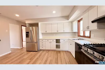 6 Donor Avenue, Elmwood Park, NJ 07407 - Photo 5