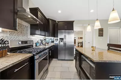 427 Lawton Avenue, Cliffside Park, NJ 07010 - Photo 15