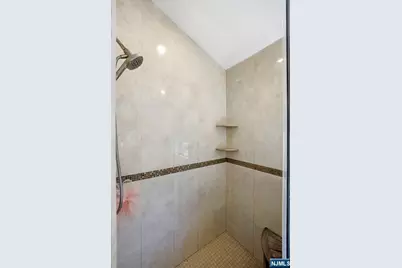 427 Lawton Avenue, Cliffside Park, NJ 07010 - Photo 29