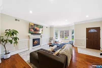 427 Lawton Avenue, Cliffside Park, NJ 07010 - Photo 3