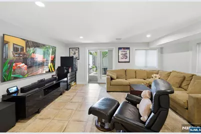 427 Lawton Avenue, Cliffside Park, NJ 07010 - Photo 39
