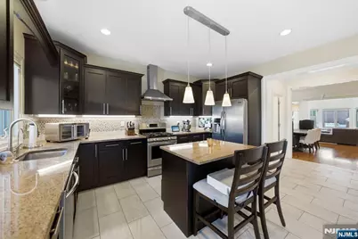 427 Lawton Avenue, Cliffside Park, NJ 07010 - Photo 13