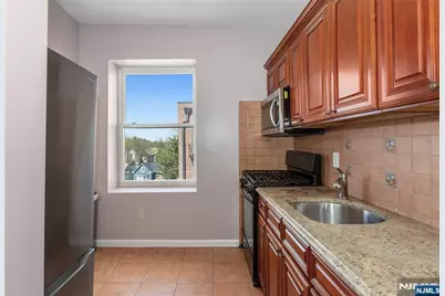 133 Maple Avenue 405 #405, East Orange, NJ 07017 - Photo 11