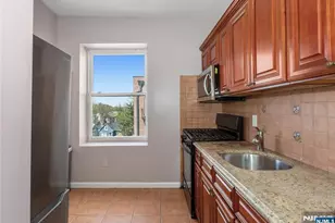133 Maple Ave 405, East Orange, NJ 07017 - Photo 15