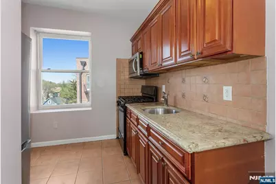 133 Maple Avenue 405 #405, East Orange, NJ 07017 - Photo 9