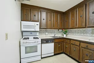 555 North Ave 25-K, Fort Lee, NJ 07024 - Photo 13