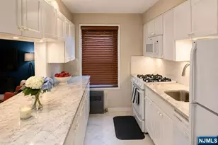 2215 N Central Road 2E, Fort Lee, NJ 07024 - Photo 9