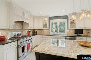 25 Dundee Ct, Mahwah, NJ 07430 - Photo 13