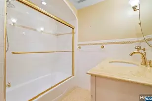 12 Lawrence Pkwy, Tenafly, NJ 07670 - Photo 21