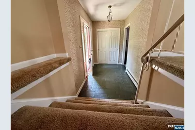 8 Byron Court, Allendale, NJ 07401 - Photo 3
