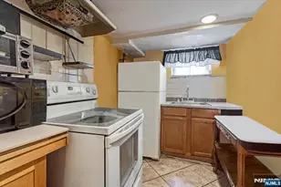 12-17 Roosevelt Pl, Fair Lawn, NJ 07410 - Photo 9