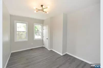 23 Bayview Avenue, Jersey City, NJ 07305 - Photo 9