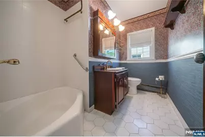 431 Van Renssalaer Court, Ridgefield, NJ 07657 - Photo 13