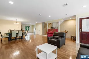 17 Skymark Ct, Upper Saddle River, NJ 07458 - Photo 3