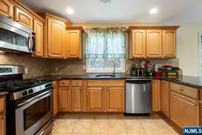 17 Skymark Court, Upper Saddle River, NJ 07458 - Photo 9