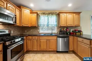 17 Skymark Ct, Upper Saddle River, NJ 07458 - Photo 9