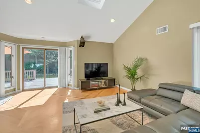 28 Pitcairn Avenue, Ho Ho Kus, NJ 07423 - Photo 9