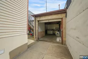 172 Chestnut St, Newark, NJ 07105 - Photo 31