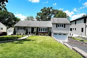 321 Maplewood Dr, Paramus, NJ 07652 - Photo 1