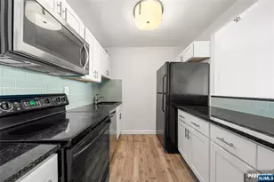 770 Anderson Ave 22F, Cliffside Park, NJ 07010 - Photo 3