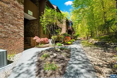 138 Indian Hollow Court, Mahwah, NJ 07430 - Photo 3
