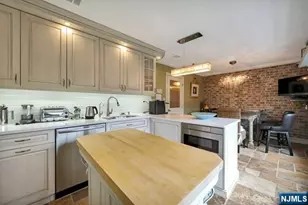 549 Windsor Dr 549, Palisades Park, NJ 07650 - Photo 13