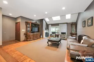 549 Windsor Dr 549, Palisades Park, NJ 07650 - Photo 5