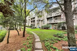 549 Windsor Dr 549, Palisades Park, NJ 07650 - Photo 3