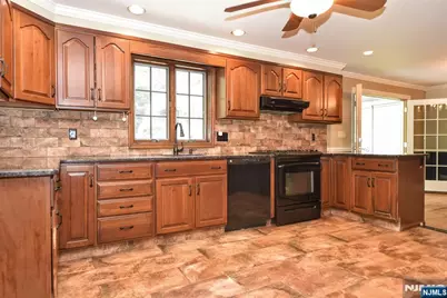 255 Park Avenue, Allendale, NJ 07401 - Photo 11