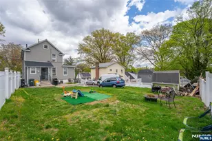 100 Washington Pl, Teaneck Township, NJ 07666 - Photo 17