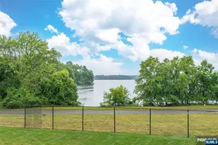 1360 Hamburg Turnpike 402, Wayne, NJ 07470 - Photo 27