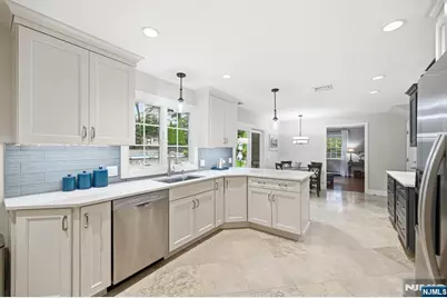 118 Manito Avenue, Oakland, NJ 07430 - Photo 15