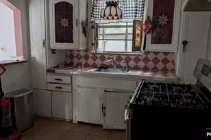 1067 Julia St, Teaneck Township, NJ 07666 - Photo 5