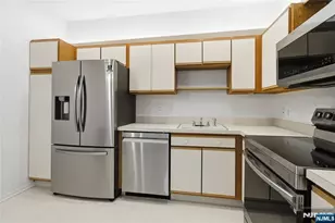 5301 Richmond Road 301, West Milford, NJ 07480 - Photo 7