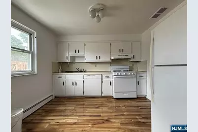 2004 Hoefleys Lane, Fort Lee, NJ 07024 - Photo 3