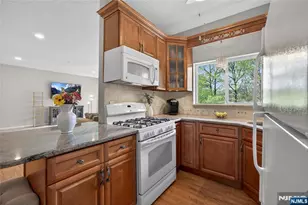 919 Burgundy Way, Wayne, NJ 07470 - Photo 7