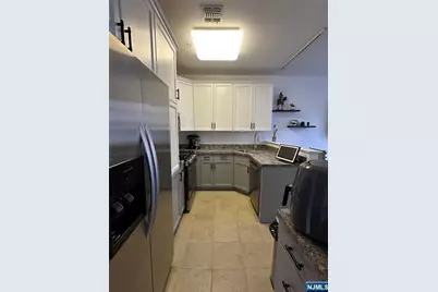 182 Brittany Court 221 #221, Clifton, NJ 07013 - Photo 11