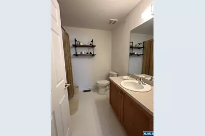182 Brittany Court 221 #221, Clifton, NJ 07013 - Photo 21