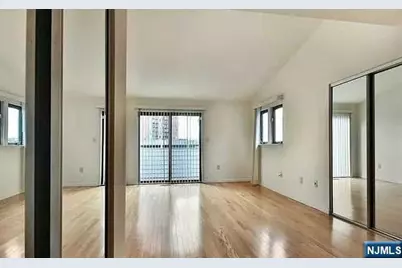 815 Topsail Lane, Secaucus, NJ 07094 - Photo 9