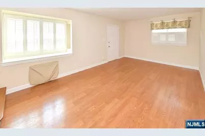 89 Crescent Avenue, Wyckoff Township, NJ 07481 - Photo 5
