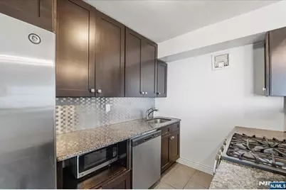 6040 Boulevard E 21J #21j, West New York, NJ 07093 - Photo 1