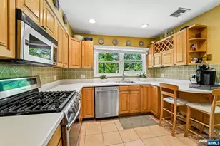 44 Brookwood Dr, Mahwah, NJ 07430 - Photo 13