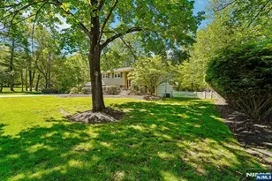 44 Brookwood Dr, Mahwah, NJ 07430 - Photo 3