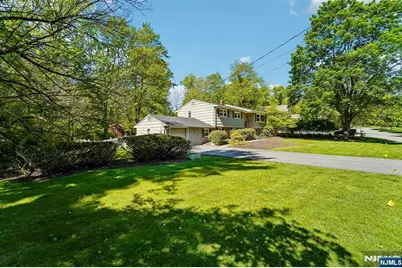 44 Brookwood Drive, Mahwah, NJ 07430 - Photo 5
