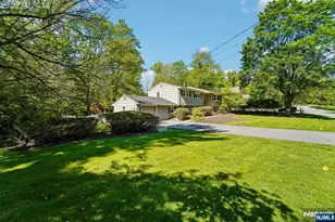 44 Brookwood Dr, Mahwah, NJ 07430 - Photo 5