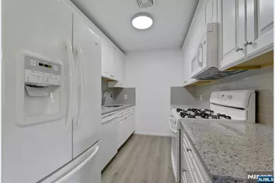 846 Riverside 202 #202, Lyndhurst Township, NJ 07071 - Photo 9
