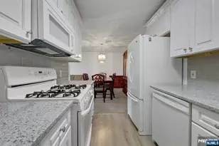846 Riverside 202, Lyndhurst Township, NJ 07071 - Photo 9