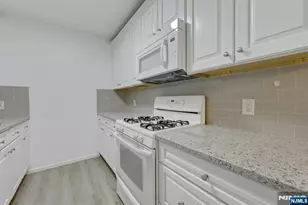 846 Riverside 202, Lyndhurst Township, NJ 07071 - Photo 11