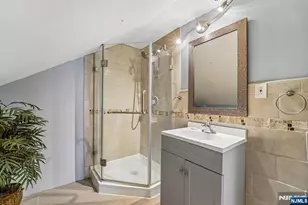 1030 Jassamine Way, Fort Lee, NJ 07024 - Photo 17